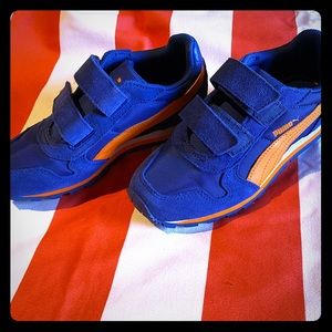 Boys Puma sneakers.Sz 1. Almost brand new.